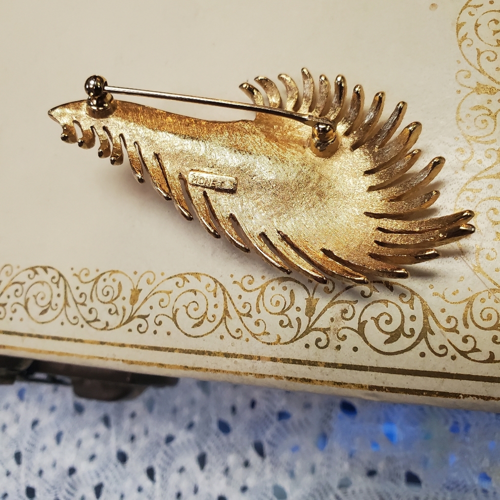 Vintage MONET Gold Tone Feather Brooch - Picture 3 of 4